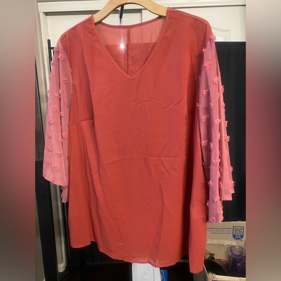 Tops - CUTE FLOWY BLOUSE